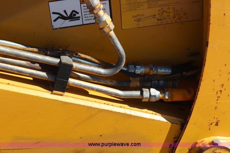 image for item J4476 2005 John Deere 1810E pan scraper