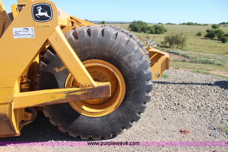 image for item J4476 2005 John Deere 1810E pan scraper