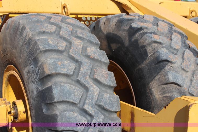 image for item J4476 2005 John Deere 1810E pan scraper