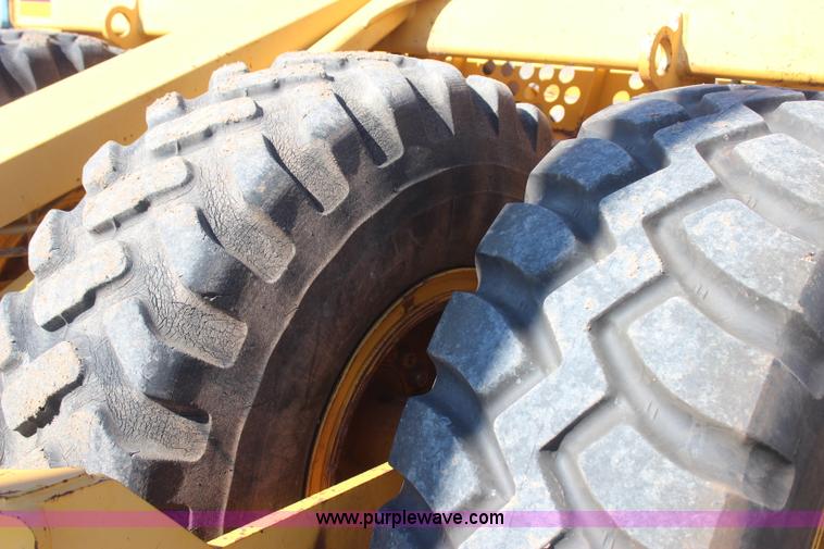 image for item J4476 2005 John Deere 1810E pan scraper