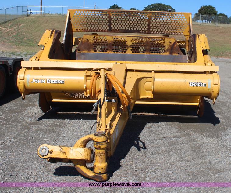 image for item J4477 2005 John Deere 1810E pan scraper