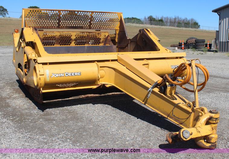 image for item J4477 2005 John Deere 1810E pan scraper