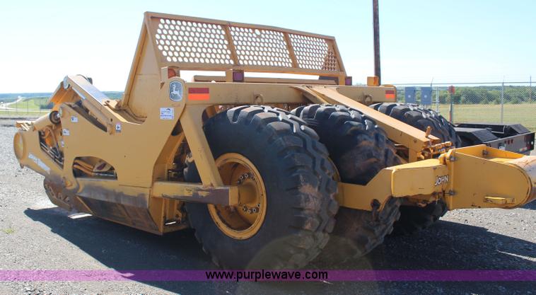 image for item J4477 2005 John Deere 1810E pan scraper
