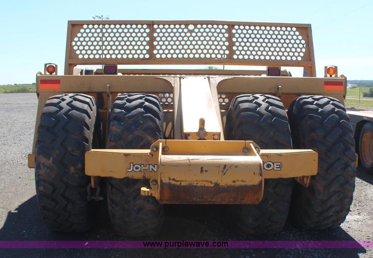 image for item J4477 2005 John Deere 1810E pan scraper