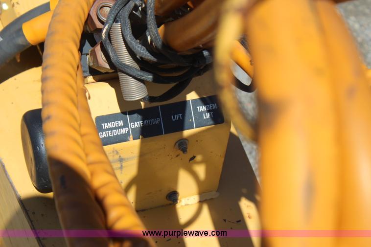 image for item J4477 2005 John Deere 1810E pan scraper