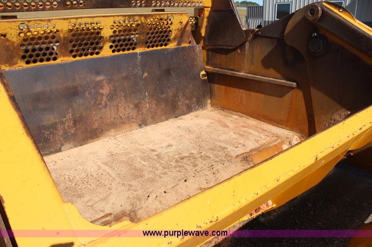 image for item J4477 2005 John Deere 1810E pan scraper