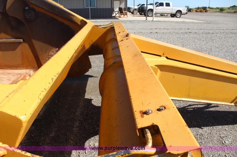 image for item J4477 2005 John Deere 1810E pan scraper