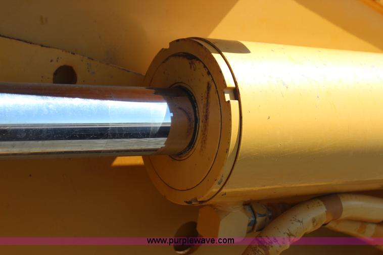 image for item J4477 2005 John Deere 1810E pan scraper