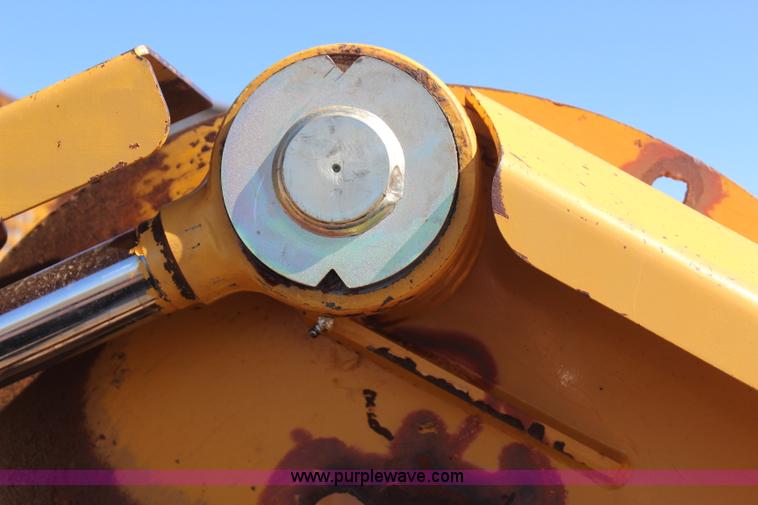 image for item J4477 2005 John Deere 1810E pan scraper