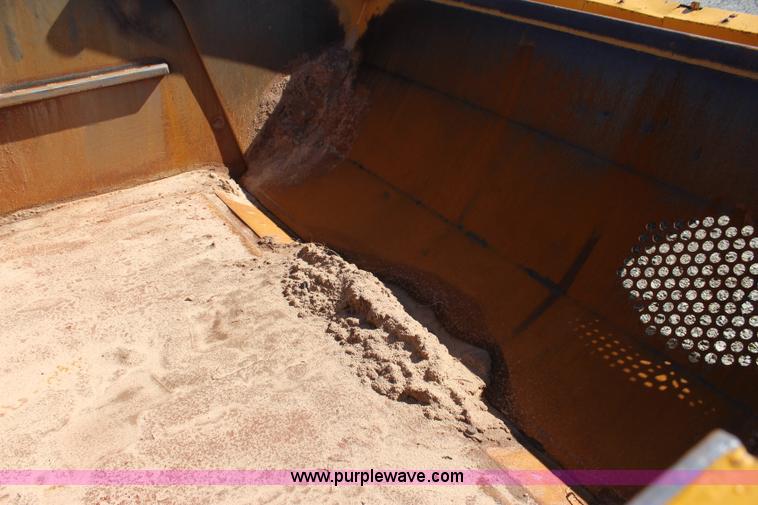 image for item J4477 2005 John Deere 1810E pan scraper