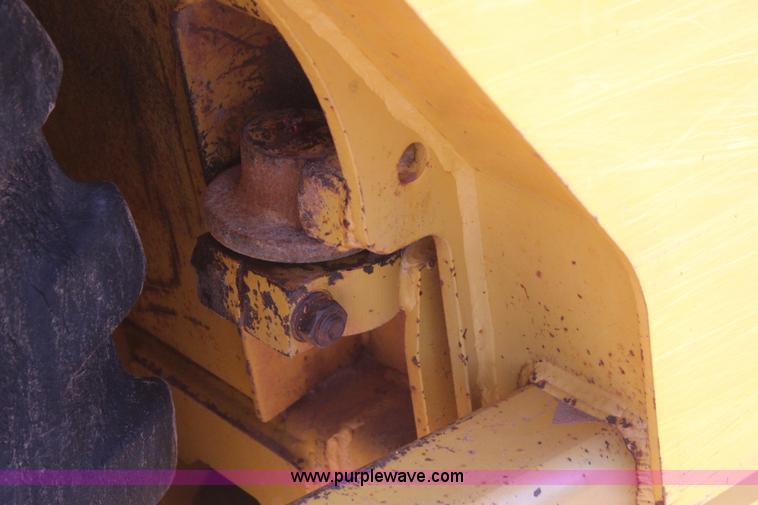 image for item J4477 2005 John Deere 1810E pan scraper