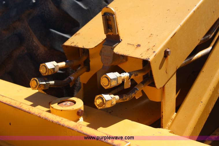 image for item J4477 2005 John Deere 1810E pan scraper