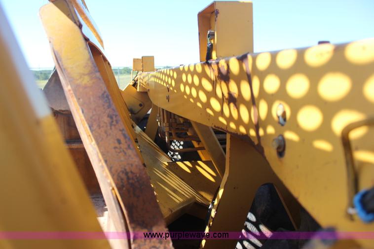 image for item J4477 2005 John Deere 1810E pan scraper