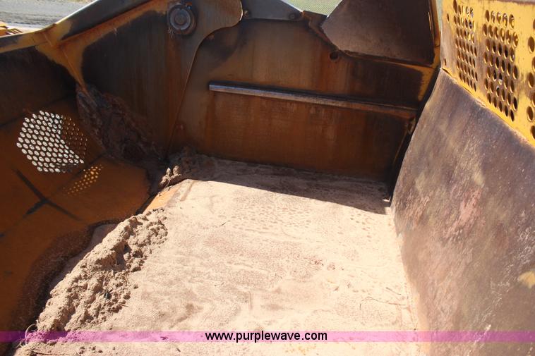 image for item J4477 2005 John Deere 1810E pan scraper