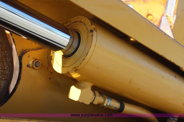 image for item J4477 2005 John Deere 1810E pan scraper