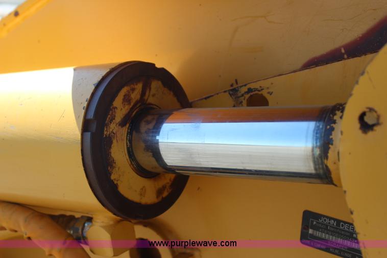 image for item J4477 2005 John Deere 1810E pan scraper