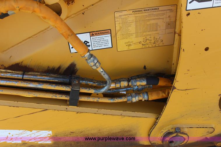 image for item J4477 2005 John Deere 1810E pan scraper