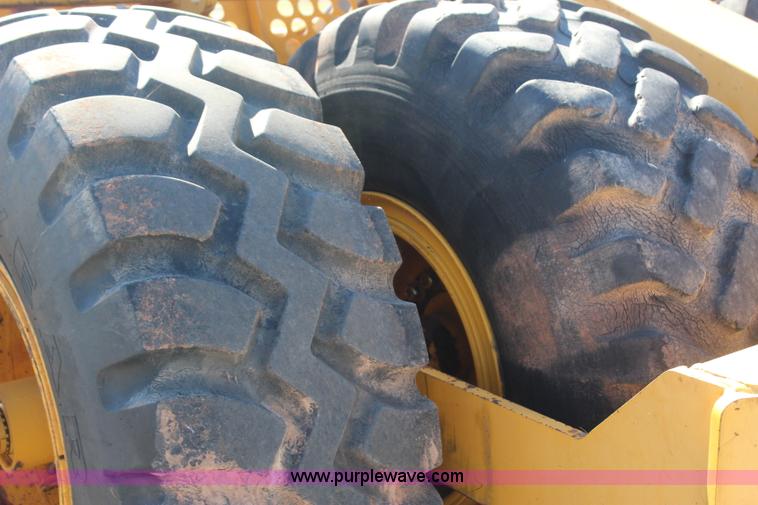 image for item J4477 2005 John Deere 1810E pan scraper