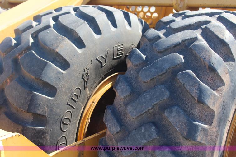 image for item J4477 2005 John Deere 1810E pan scraper