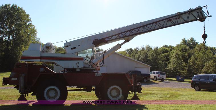 image for item J5765 1985 Fmc Link-belt HSP-8018 rough terrain crane