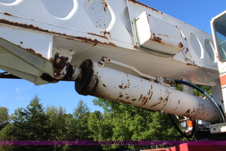 image for item J5765 1985 Fmc Link-belt HSP-8018 rough terrain crane