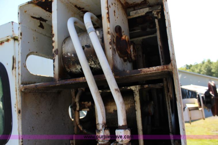 image for item J5765 1985 Fmc Link-belt HSP-8018 rough terrain crane