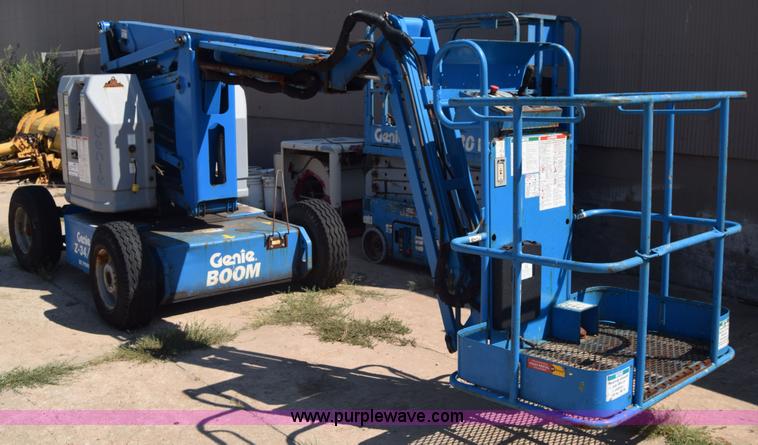 image for item J7768 2001 Genie Z-34/22 boom lift