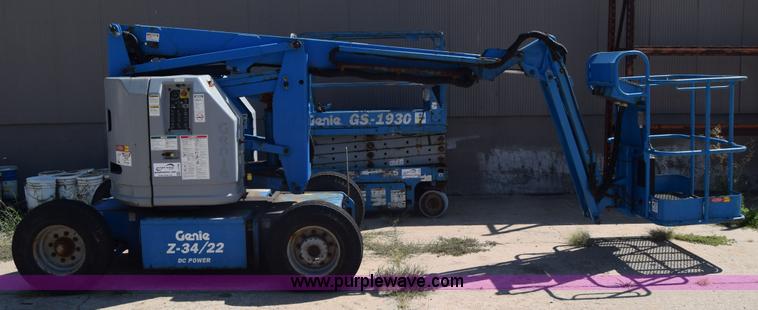 image for item J7768 2001 Genie Z-34/22 boom lift