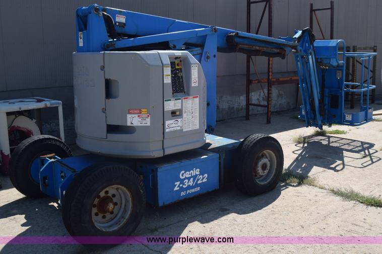 image for item J7768 2001 Genie Z-34/22 boom lift