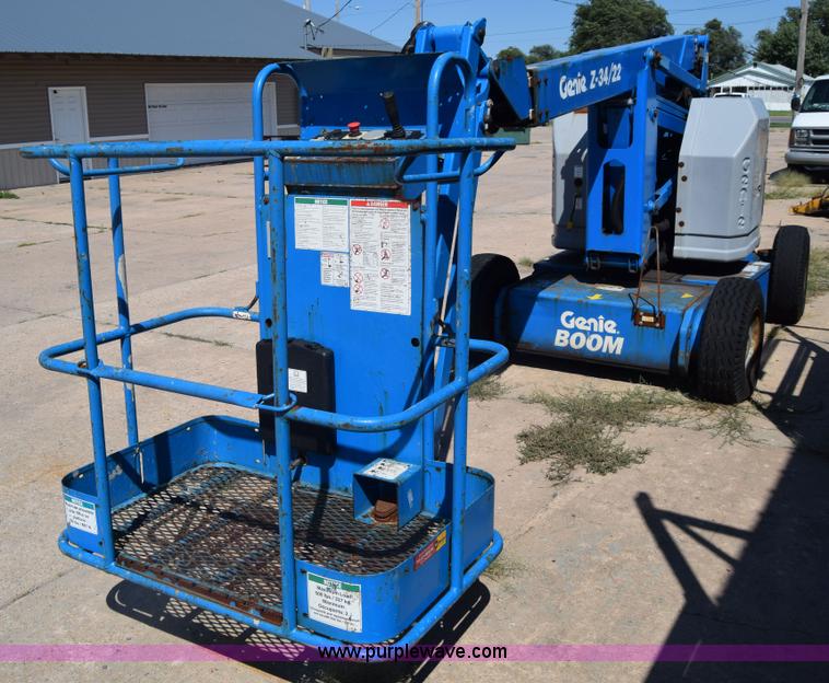 image for item J7768 2001 Genie Z-34/22 boom lift