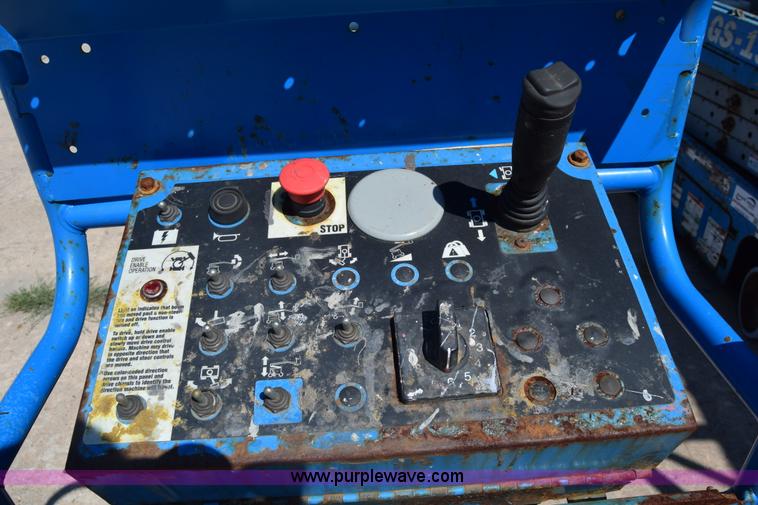 image for item J7768 2001 Genie Z-34/22 boom lift