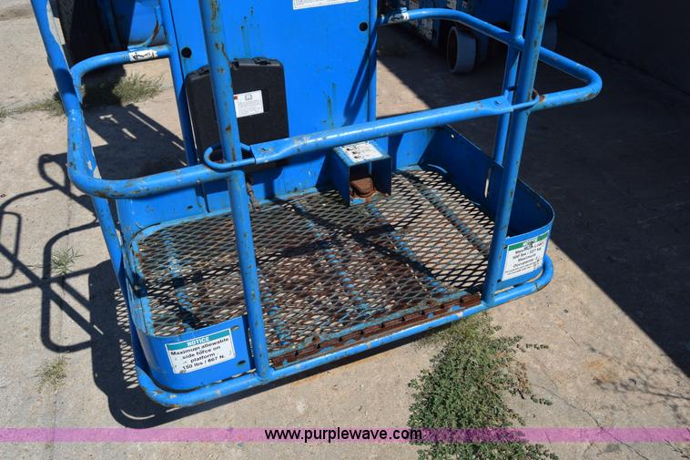image for item J7768 2001 Genie Z-34/22 boom lift