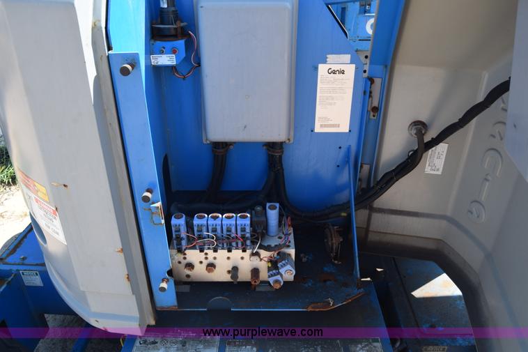 image for item J7768 2001 Genie Z-34/22 boom lift