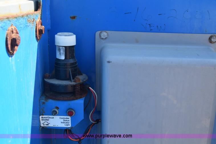 image for item J7768 2001 Genie Z-34/22 boom lift