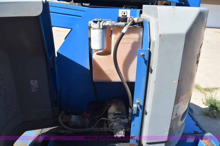 image for item J7768 2001 Genie Z-34/22 boom lift