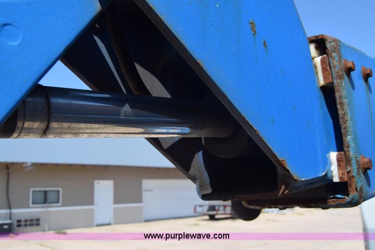 image for item J7768 2001 Genie Z-34/22 boom lift