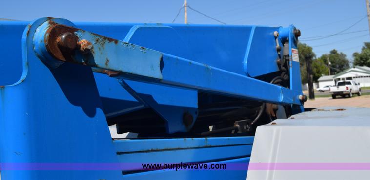 image for item J7768 2001 Genie Z-34/22 boom lift