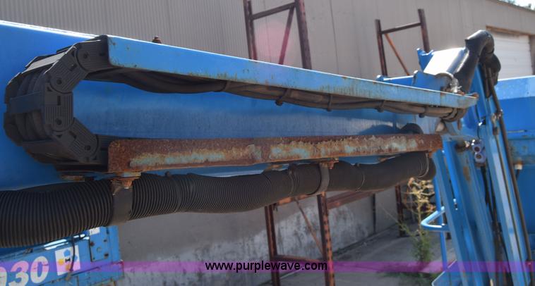 image for item J7768 2001 Genie Z-34/22 boom lift