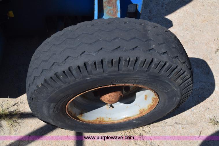 image for item J7768 2001 Genie Z-34/22 boom lift