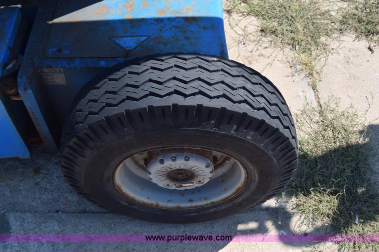 image for item J7768 2001 Genie Z-34/22 boom lift