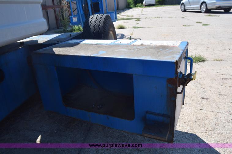 image for item J7768 2001 Genie Z-34/22 boom lift