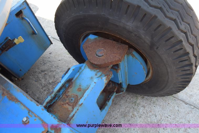 image for item J7768 2001 Genie Z-34/22 boom lift