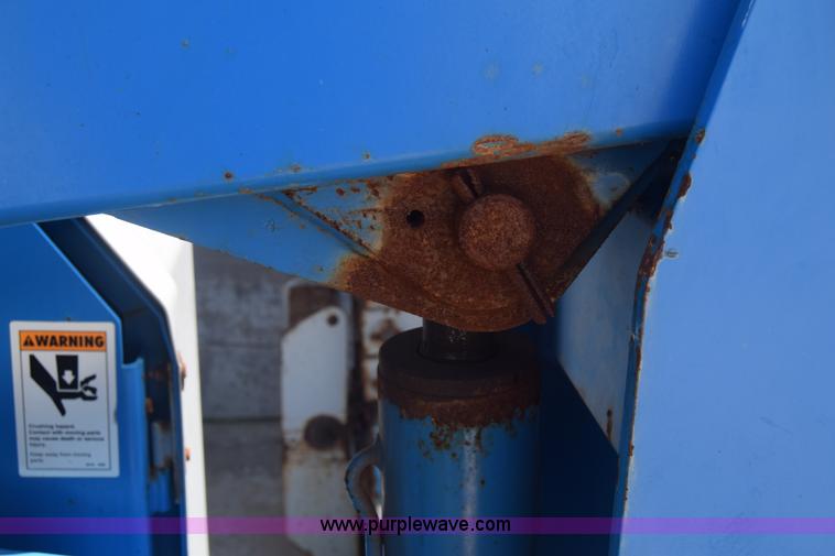 image for item J7768 2001 Genie Z-34/22 boom lift