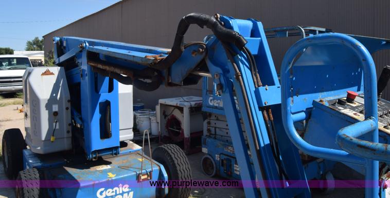 image for item J7768 2001 Genie Z-34/22 boom lift