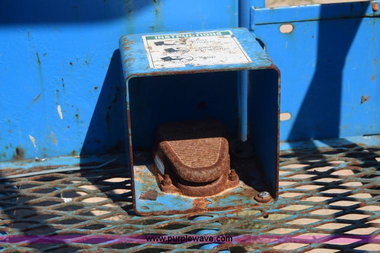 image for item J7768 2001 Genie Z-34/22 boom lift