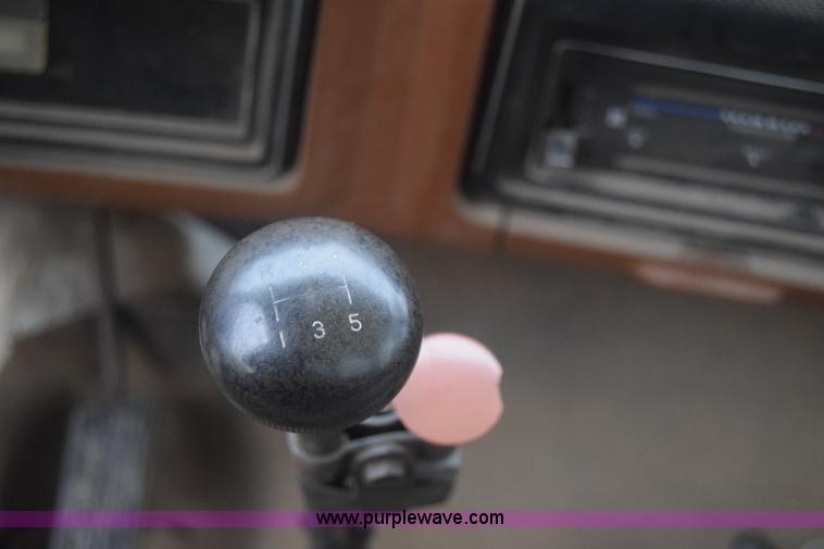 image for item J7808 1981 Ford F700 fuel truck