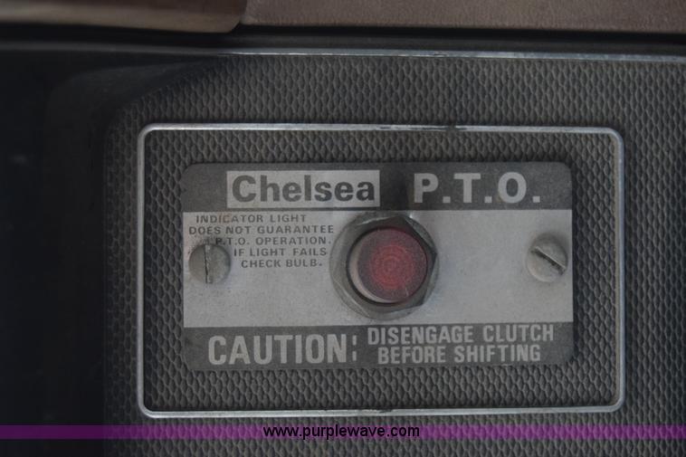 image for item J7808 1981 Ford F700 fuel truck