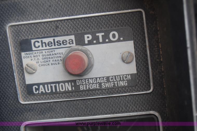 image for item J7808 1981 Ford F700 fuel truck