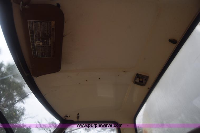 image for item J7808 1981 Ford F700 fuel truck