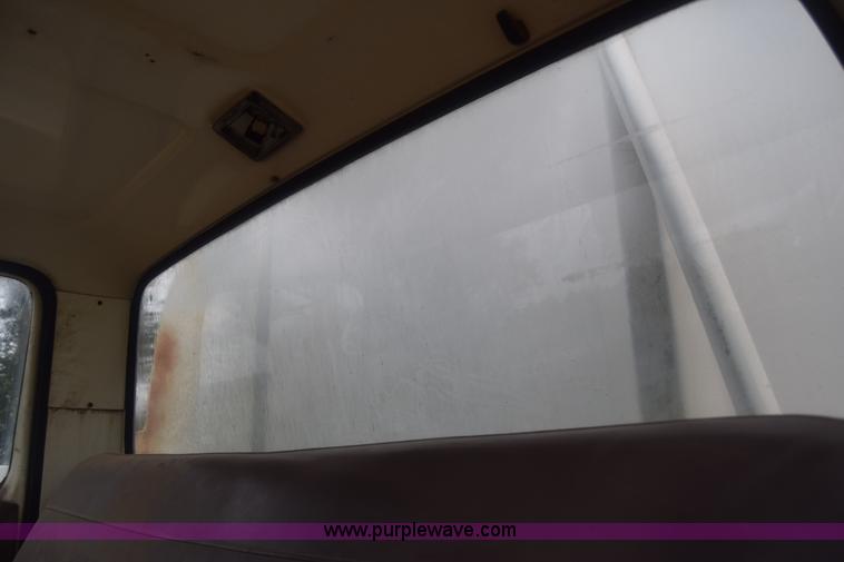 image for item J7808 1981 Ford F700 fuel truck